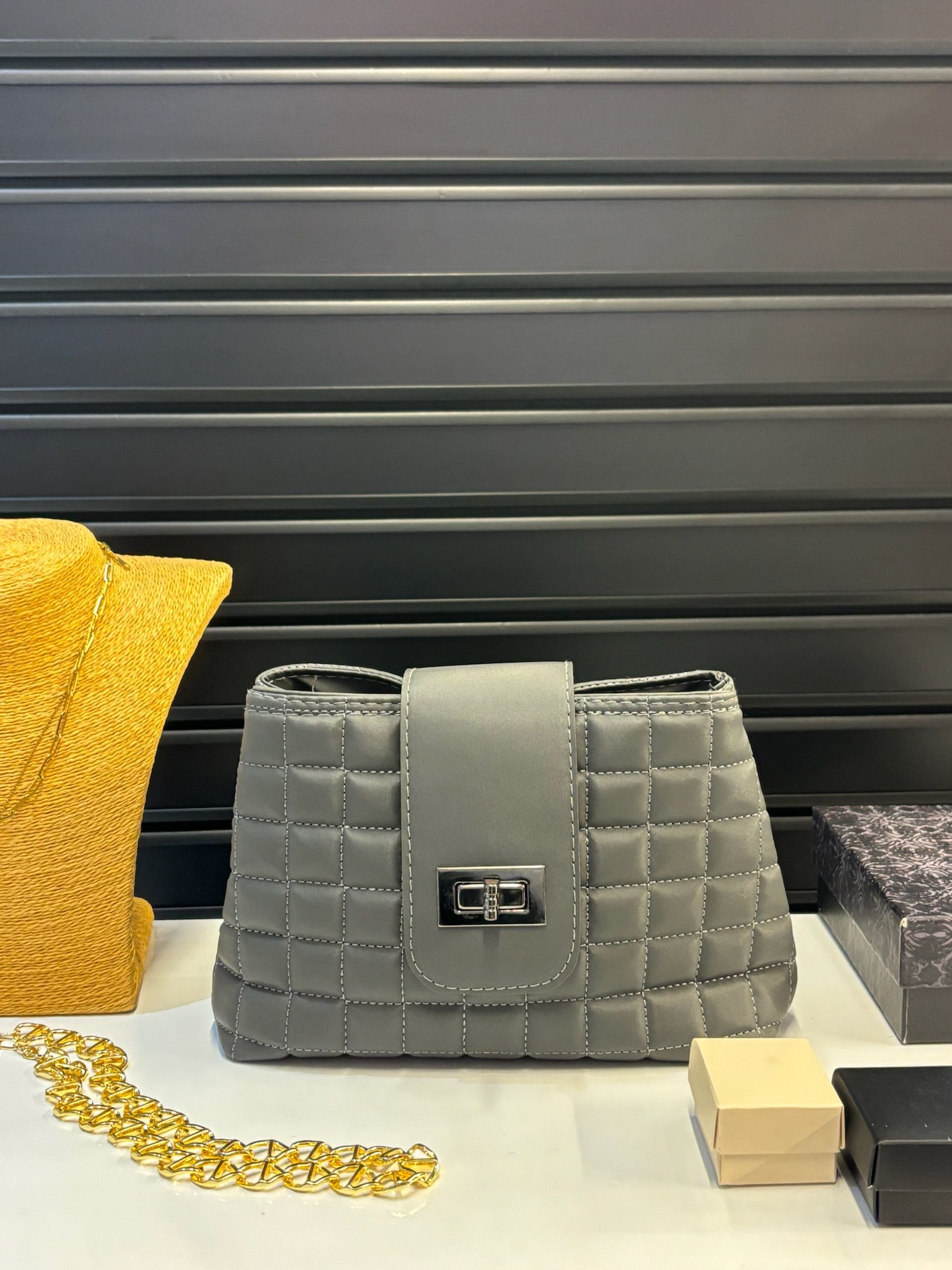 Kilitli Zincirli Model